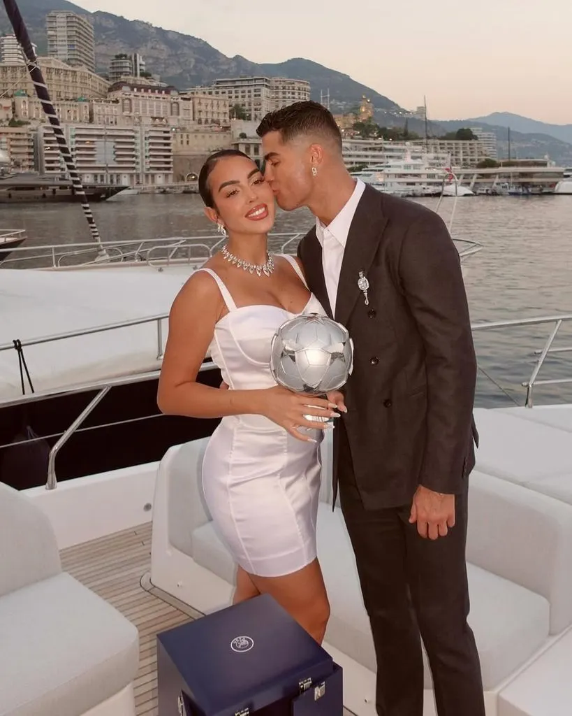 6dcd944c76f2 3b6c1bdf12b4 georgna beso cristiano